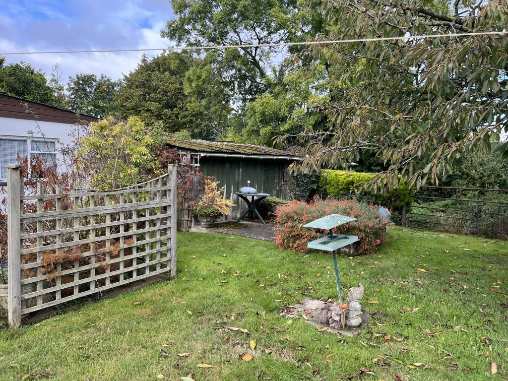 Lot: 152 - DETACHED BUNGALOW FOR MODERNISATION WITH GARDENS AND GARAGE -